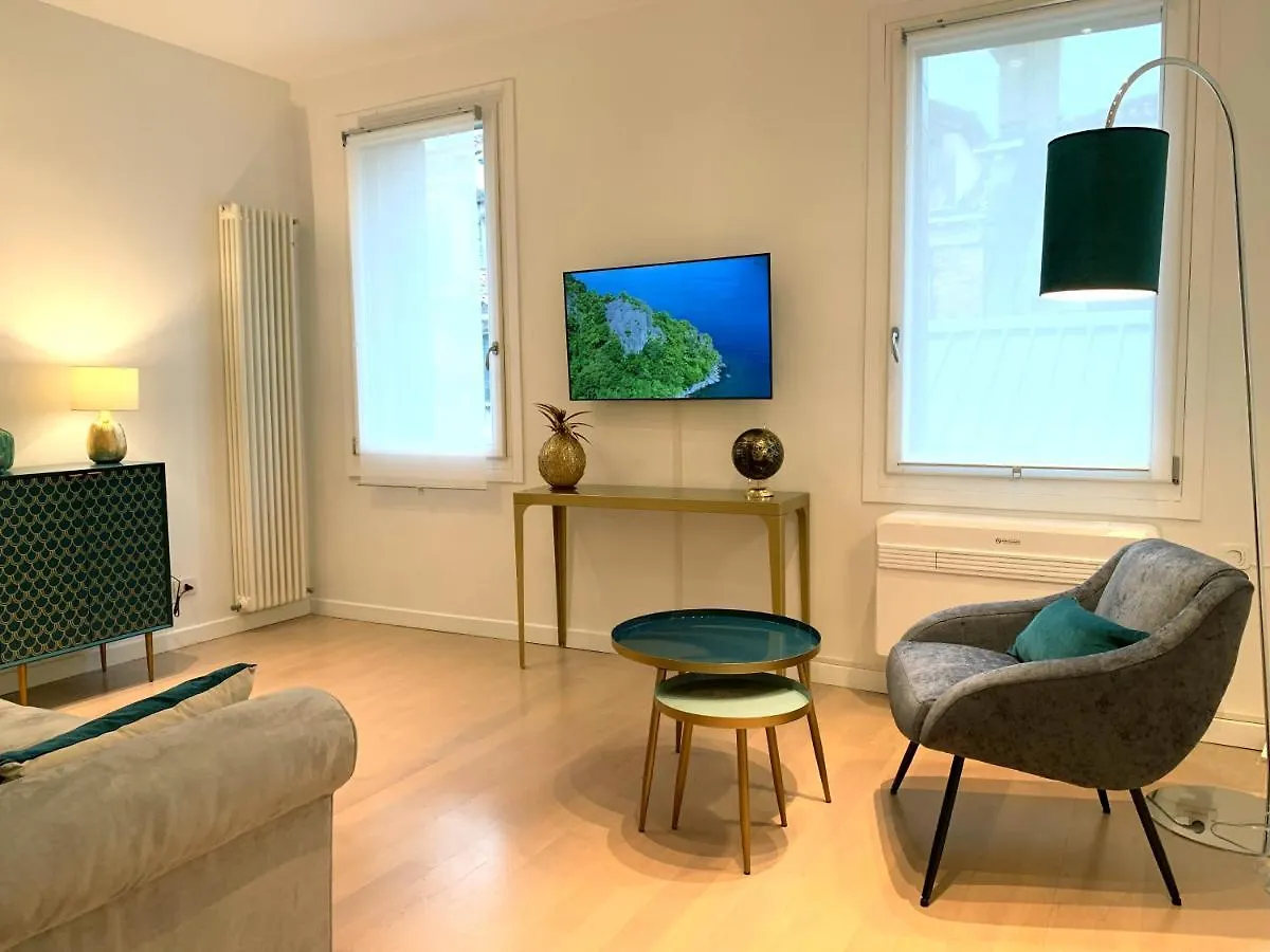 Live In The Heart Of Venice Apartment