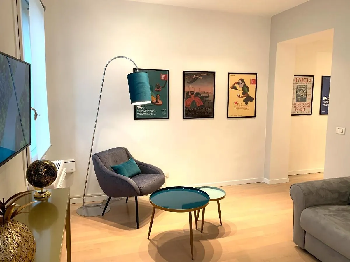 Live In The Heart Of Venice Apartment